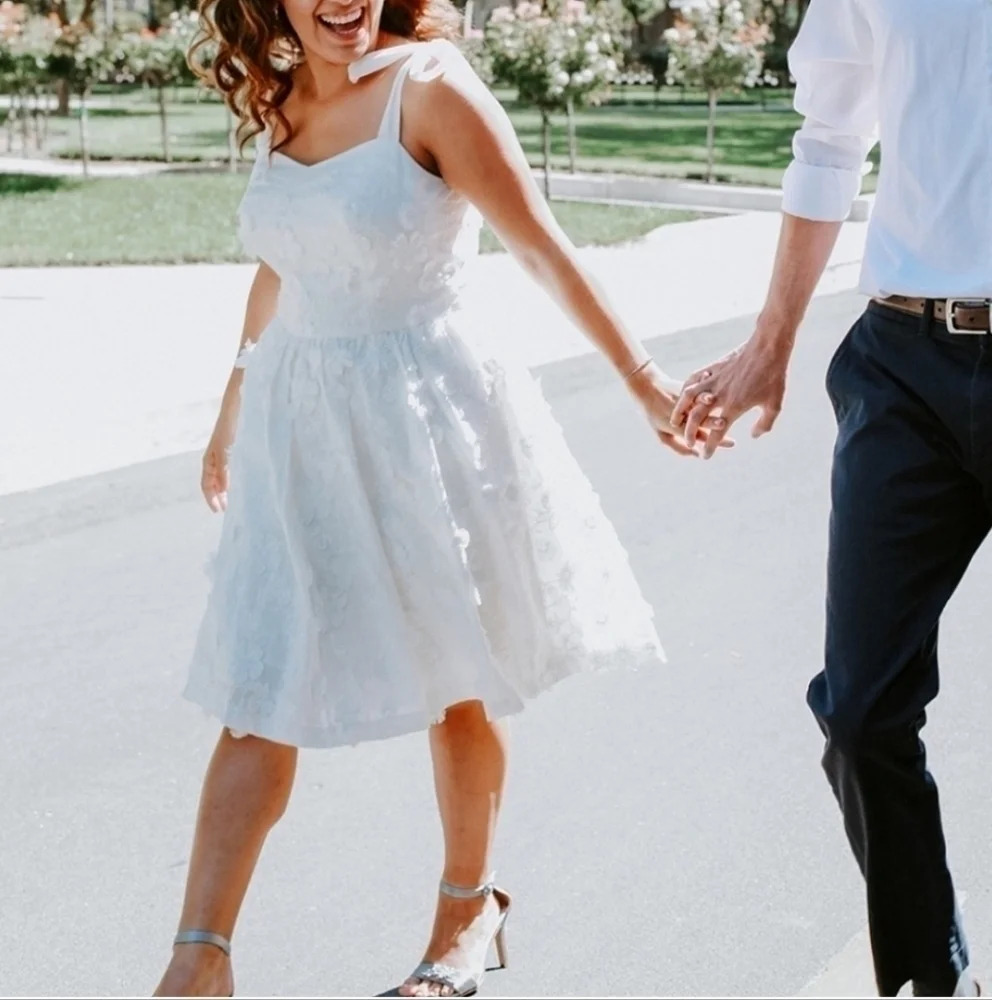 NWT Gal Meets Glam x Anthropologie Trudy White Floral Applique Dress Size 4 - Picture 2 of 8